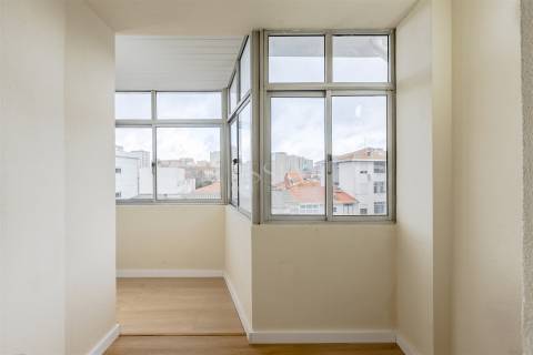 Apartamento T3+1 Remodelado no Bonfim, Porto