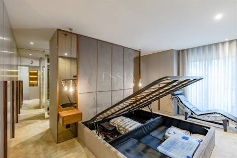 T3 Triplex na Foz do Douro com Piscina e Garagem