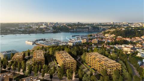 Apartamento T4 com Terraço e Piscina Privativa no Marina Douro