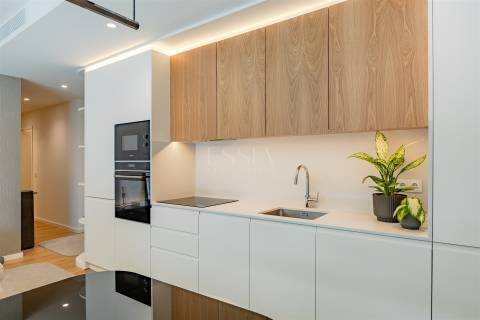 Apartamento T3 com Terraço de 35.77m2 nos Jardins D`Arrábida em Vila Nova de Gaia