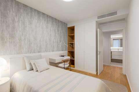 Apartamento T3 com Terraço de 35.77m2 nos Jardins D`Arrábida em Vila Nova de Gaia