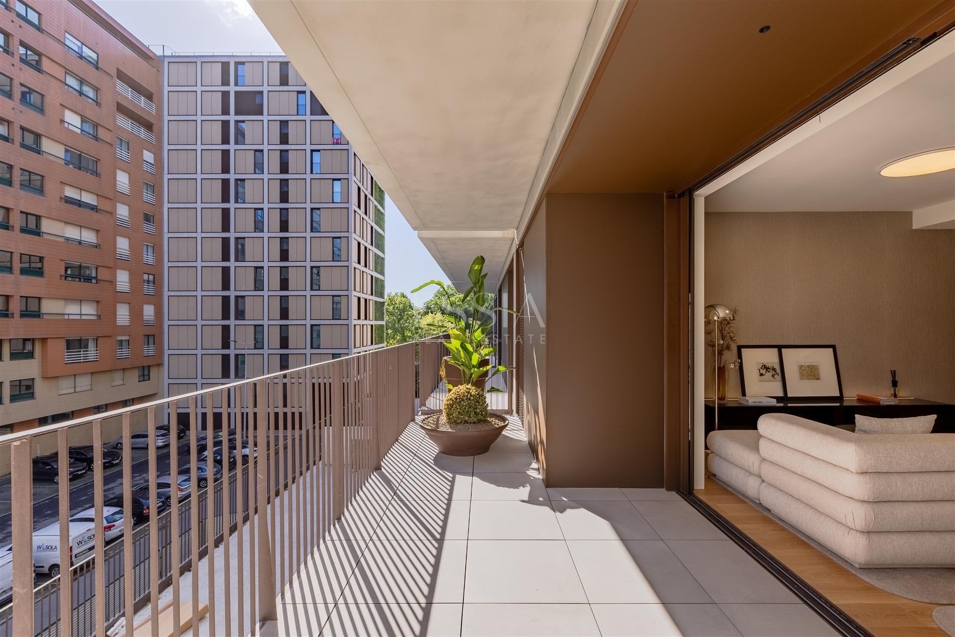 Apartamento T3 com Terraço de 30m2 nos Jardins D`Arrábida em Vila Nova de Gaia