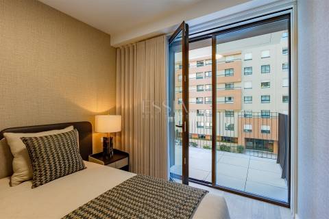Apartamento T3 com Terraço de 30m2 nos Jardins D`Arrábida em Vila Nova de Gaia