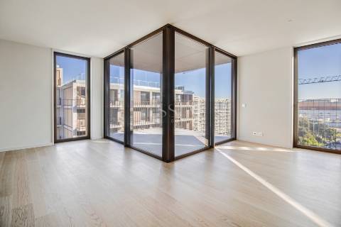 Apartamento T3 aos Jardins da Arrábida com Terraço de 94m2