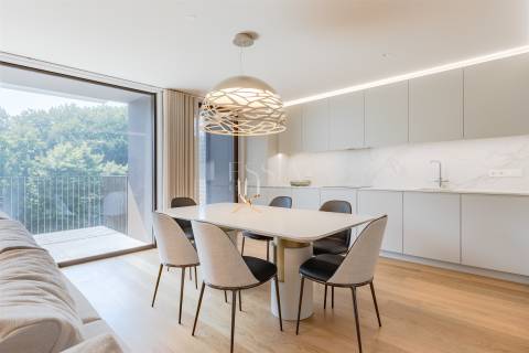 Apartamento T4 aos Jardins da Arrábida com Varanda 16 m2