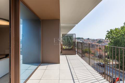 Apartamento T4 aos Jardins da Arrábida com Varanda 16 m2