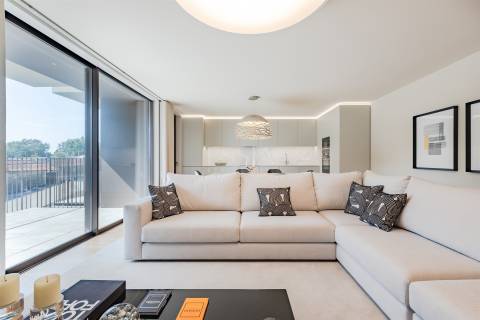 Apartamento T4 aos Jardins da Arrábida com Varanda 16 m2