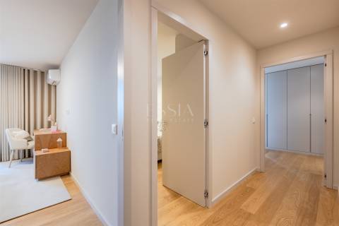 Apartamento T4 aos Jardins da Arrábida com Varanda 16 m2