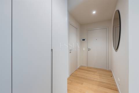 Apartamento T4 aos Jardins da Arrábida com Varanda 16 m2