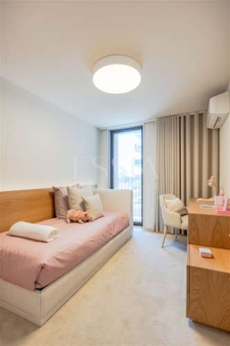 Apartamento T4 aos Jardins da Arrábida com Varanda 16 m2