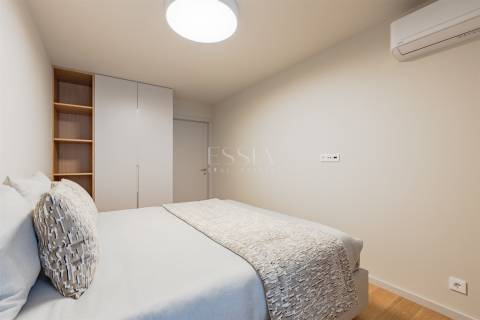 Apartamento T4 aos Jardins da Arrábida com Varanda 16 m2