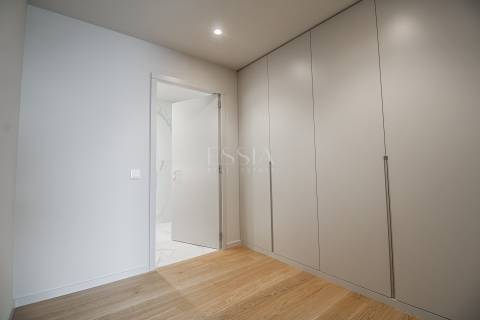 Apartamento T4 aos Jardins da Arrábida com Varanda 16 m2