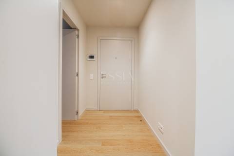 Apartamento T4 aos Jardins da Arrábida com Varanda 16 m2