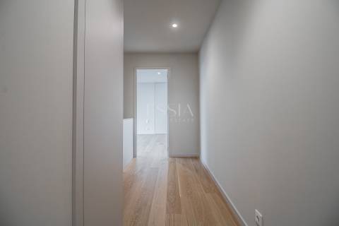 Apartamento T4 aos Jardins da Arrábida com Varanda 16 m2