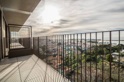 Apartamento T4 aos Jardins da Arrábida com Varanda 16 m2