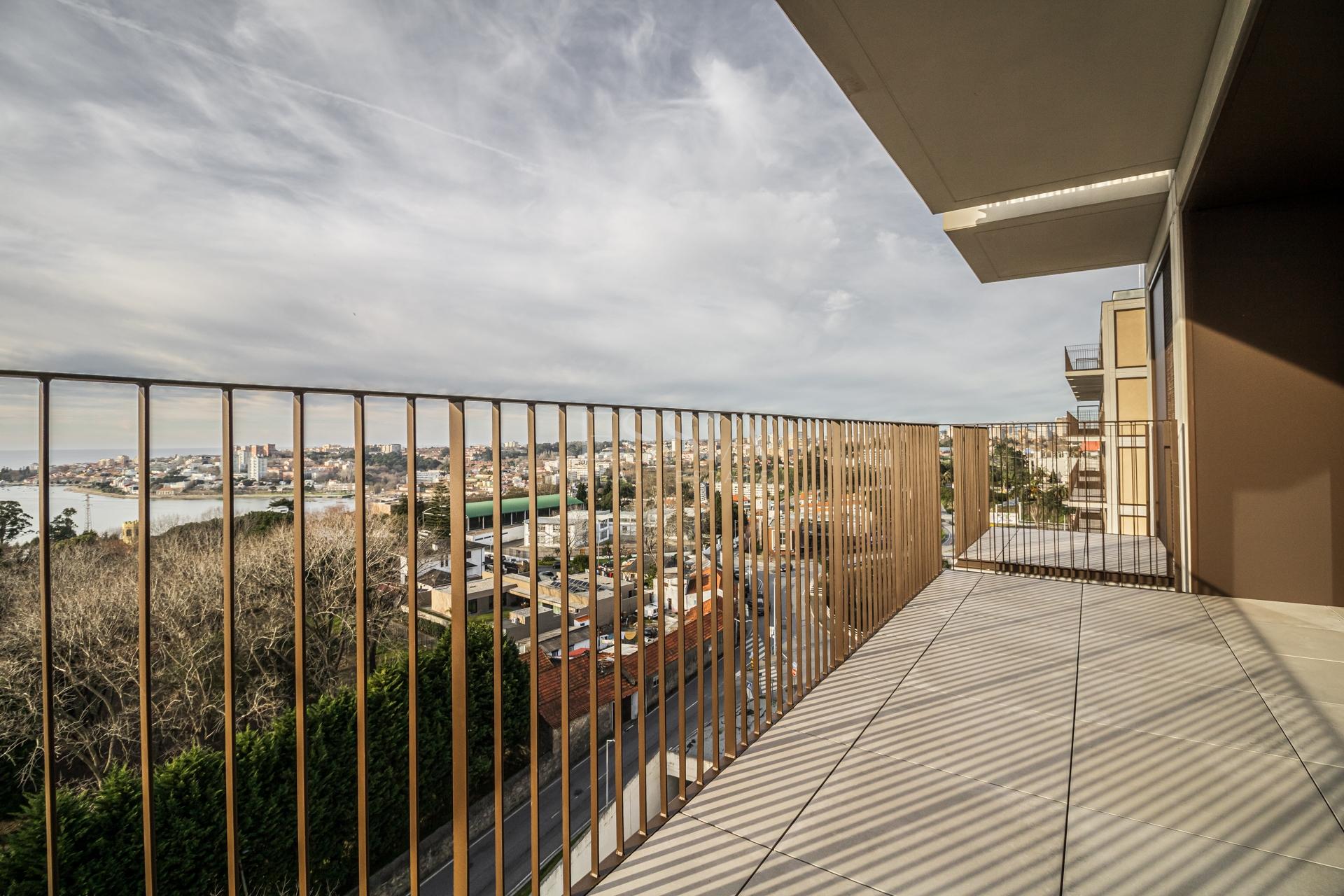 Apartamento T4 aos Jardins da Arrábida com Varanda 16 m2