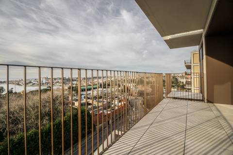 Apartamento T4 aos Jardins da Arrábida com Varanda 16 m2