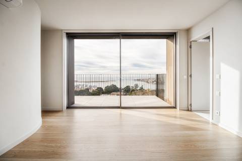 Apartamento T4 aos Jardins da Arrábida com Varanda 16 m2