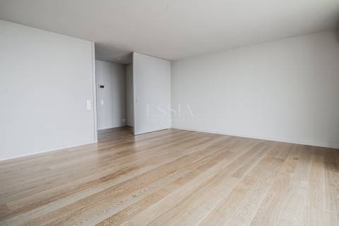 Apartamento T4 aos Jardins da Arrábida com Varanda 16 m2