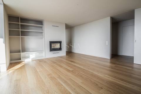 Apartamento T4 aos Jardins da Arrábida com Varanda 16 m2
