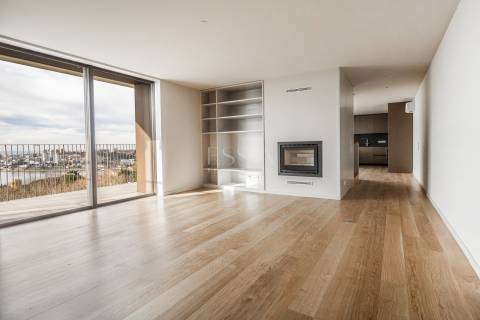Apartamento T4 aos Jardins da Arrábida com Varanda 16 m2