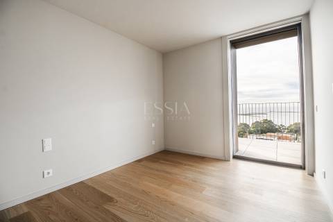 Apartamento T4 aos Jardins da Arrábida com Varanda 16 m2