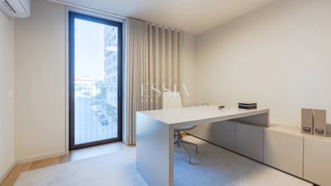Apartamento T4 aos Jardins da Arrábida com Varanda 16 m2