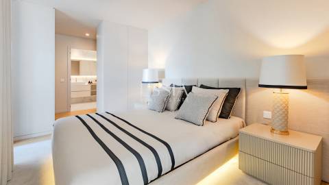 Apartamento T4 aos Jardins da Arrábida com Varanda 16 m2