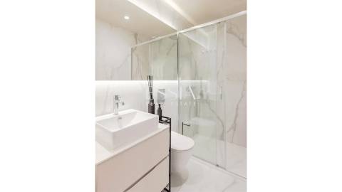 Apartamento T4 aos Jardins da Arrábida com Varanda 16 m2