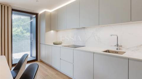 Apartamento T4 aos Jardins da Arrábida com Varanda 16 m2