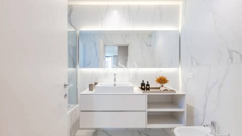 Apartamento T4 com Varanda Vistas de Rio e Mar aos Jardins da Arrábida