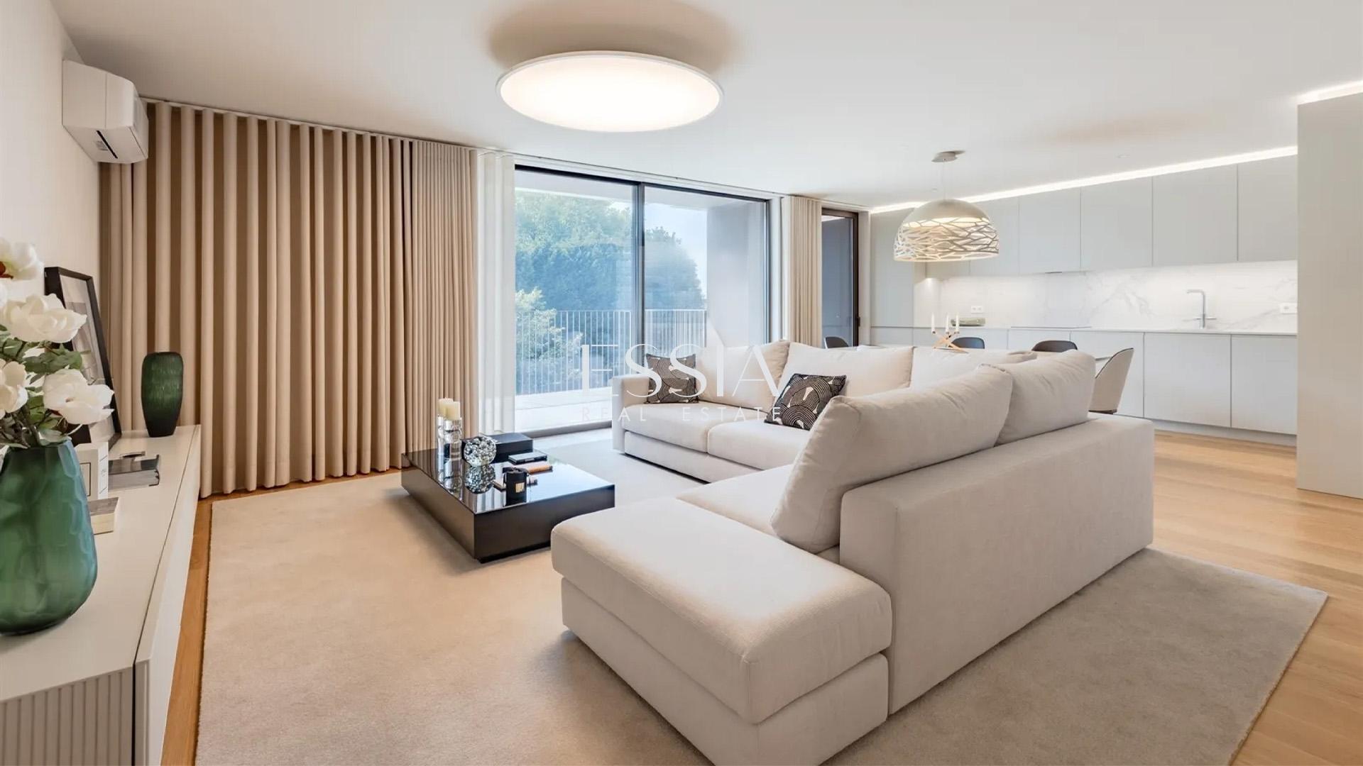 Apartamento T4 com Varanda Vistas de Rio e Mar aos Jardins da Arrábida