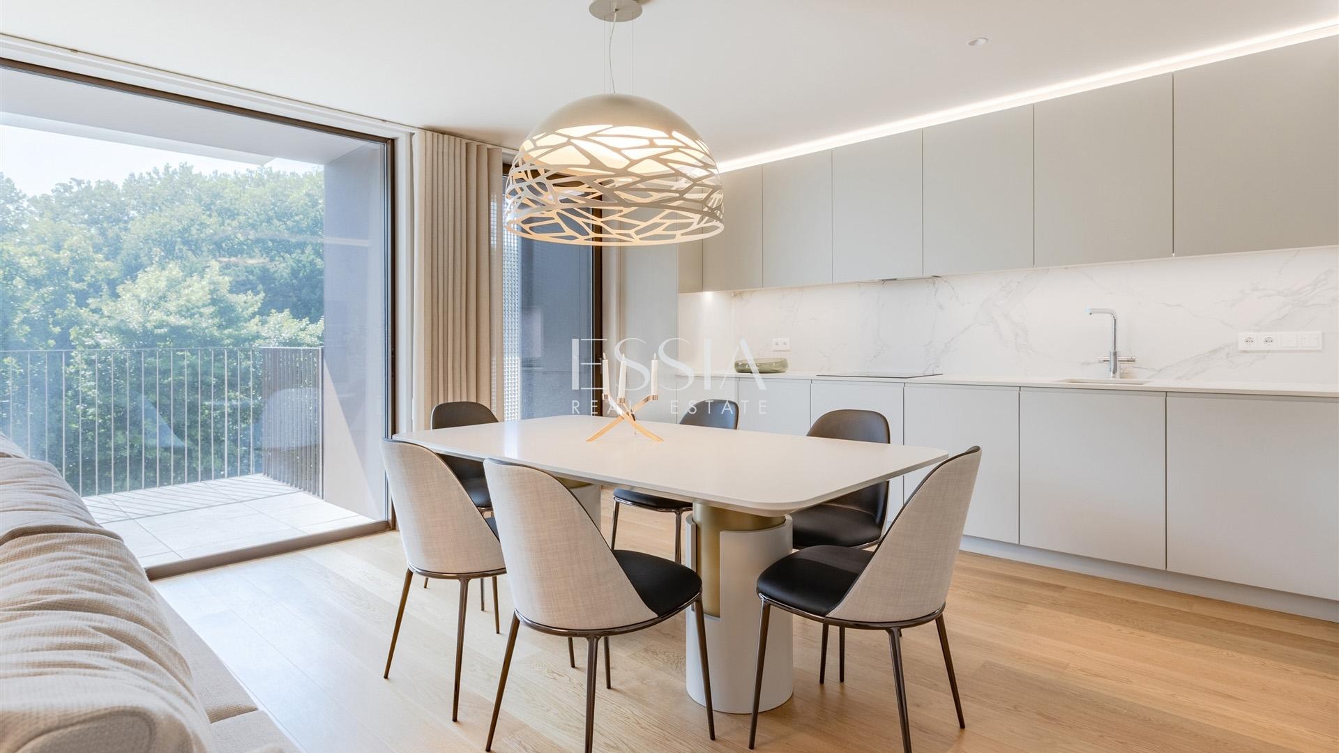 Apartamento T4 com Varanda Vistas de Rio e Mar aos Jardins da Arrábida