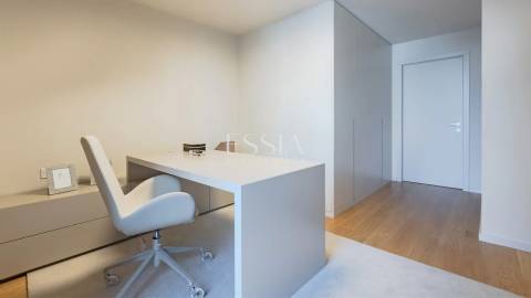 Apartamento T4 com Varanda Vistas de Rio e Mar aos Jardins da Arrábida