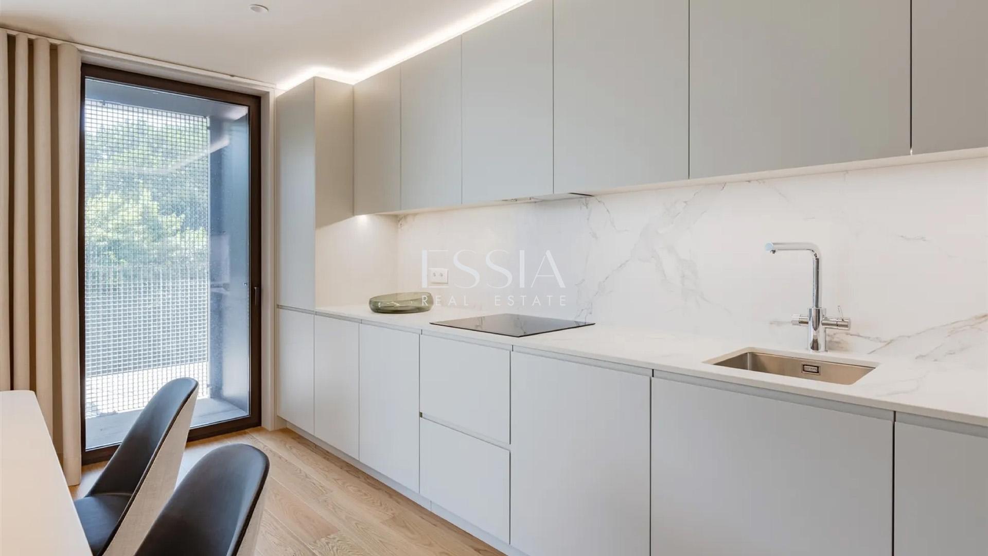 Apartamento T4 com Varanda Vistas de Rio e Mar aos Jardins da Arrábida