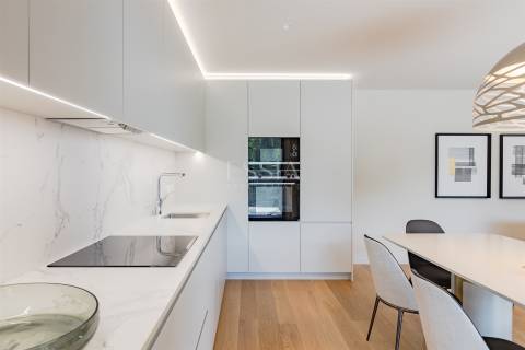 Apartamento T4 com Varanda nos Jardins da Arrábida