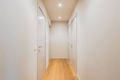 Apartamento T4 com Varanda nos Jardins da Arrábida