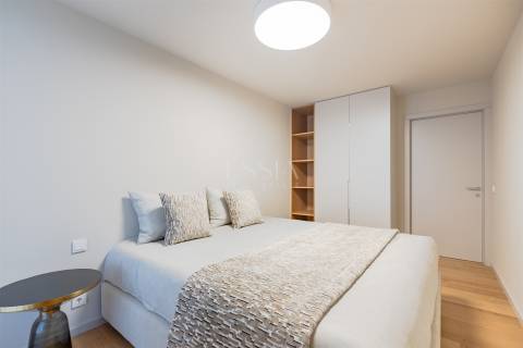 Apartamento T4 com Varanda nos Jardins da Arrábida