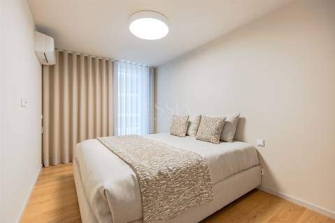 Apartamento T4 com Varanda nos Jardins da Arrábida