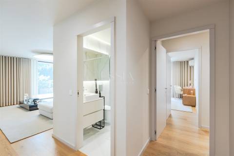 Apartamento T4 com Varanda nos Jardins da Arrábida