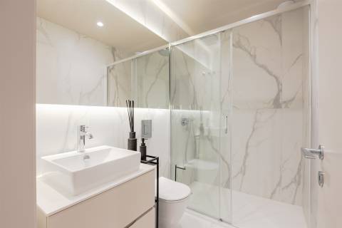 Apartamento T4 com Varanda nos Jardins da Arrábida