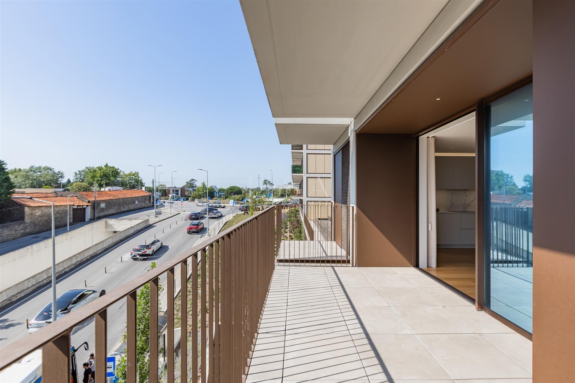 Apartamento T4 com Varanda nos Jardins da Arrábida
