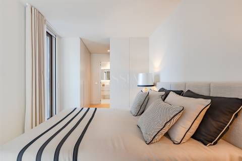 Apartamento T4 com Varanda nos Jardins da Arrábida