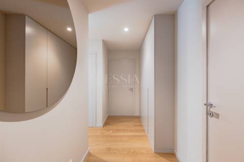 Apartamento T4 com Varanda nos Jardins da Arrábida