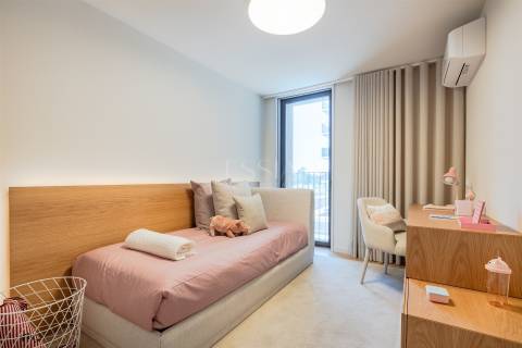 Apartamento T3 aos Jardins da Arrábida com Varanda 14m2 Vistas Rio e Mar
