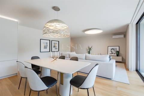 Apartamento T3 aos Jardins da Arrábida com Varanda 14m2 Vistas Rio e Mar