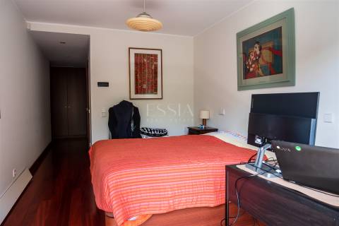 Apartamento T4 com Terraço Vista Mar | Condomínio Fechado com Piscina na Foz do Douro