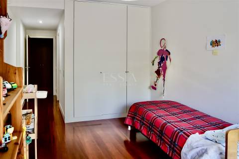 Apartamento T4 com Terraço Vista Mar | Condomínio Fechado com Piscina na Foz do Douro