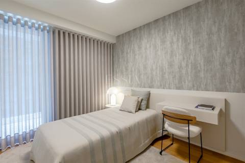 Apartamento T2 com Varanda 12m2 Vistas Rio e Mar nos Jardins D`Arrábida em Vila Nova de Gaia