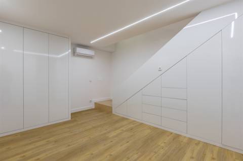 Estúdio/Apartamento TO Dúplex com Varanda/Jardim Privativo de 12.95m2 | Centro da Baixa do Porto